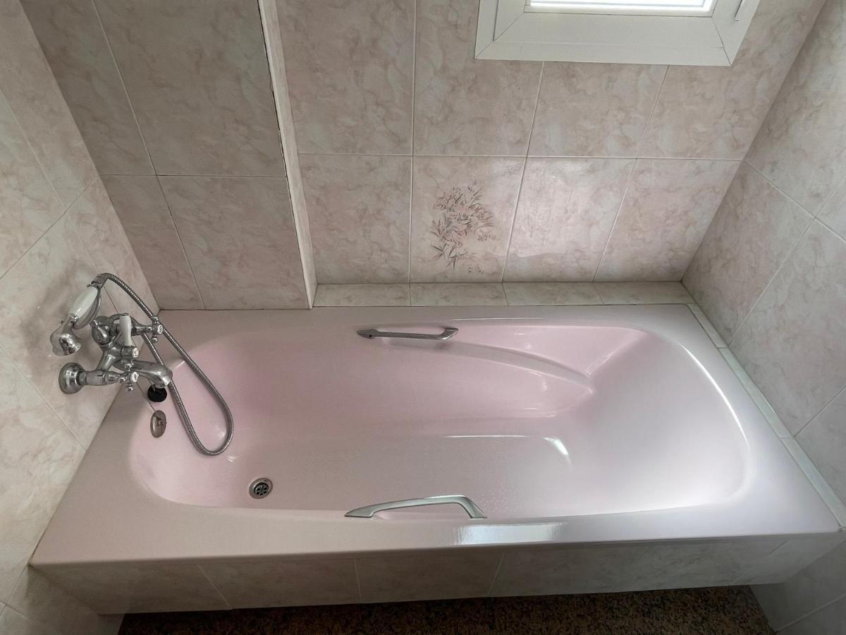 Encantadora Habitacion Privada Cerca Del Mar Málaga Exteriör bild